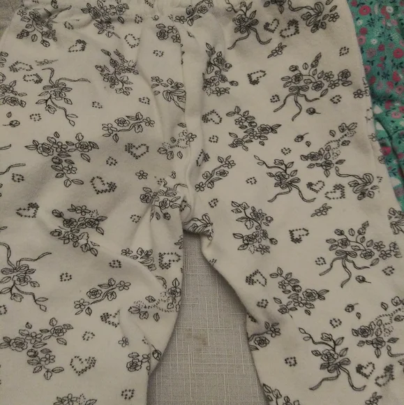 Baby Clothing New born to 12 months - Picture 2 of 3